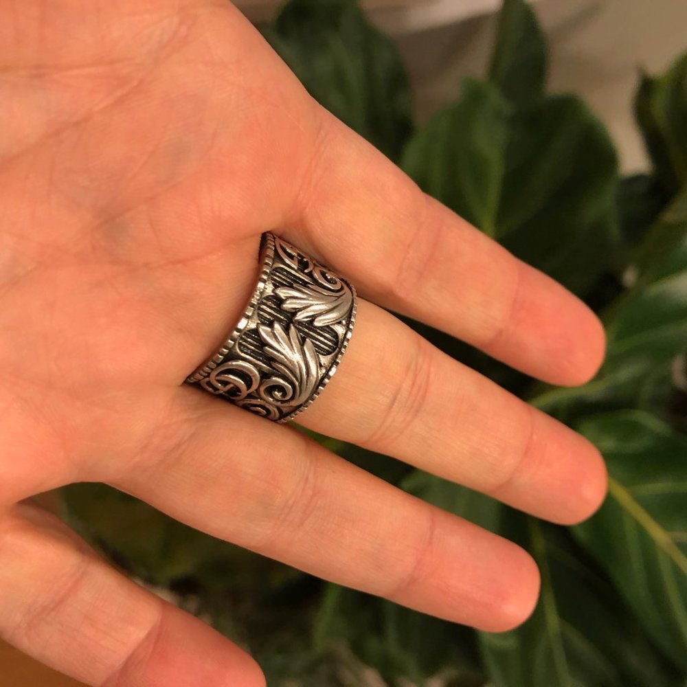HOST PICK! 🥳 Gucci Double G Sterling Silver Leaf Motif Ring NEW IN BOX - Picture 9 of 11